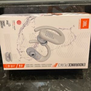 JBL Earbuds Endurance peak3 brand new inbox seal never broken.